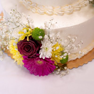 Svadobná torta so živými kvetmi  detail