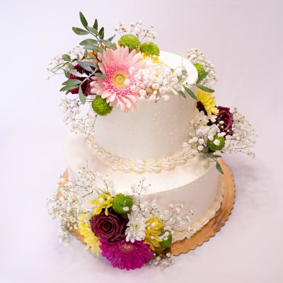 Svadobná torta so živými kvetmi