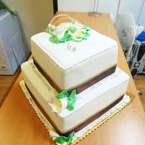 Poschodová svadobná torta