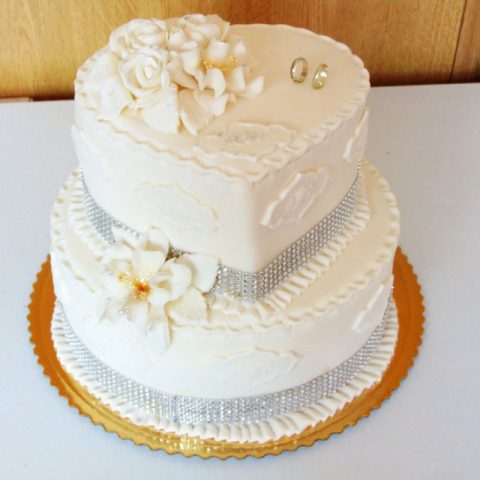 Poschodová svadobná torta